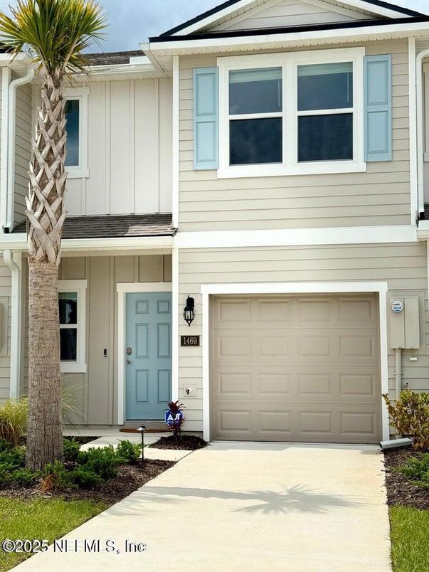 Attached, Exterior, Facade, None