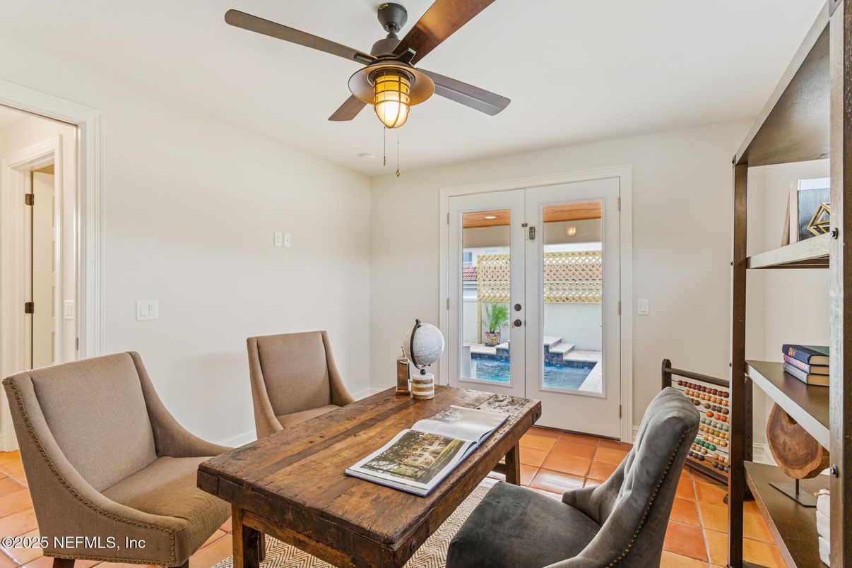 Home Office, Interior