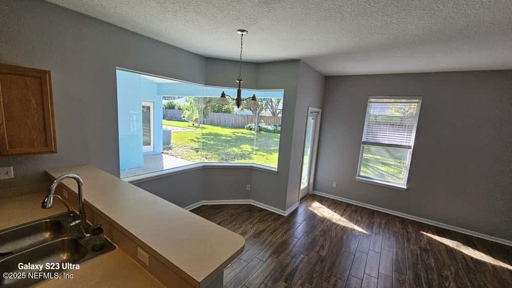 Interior, Pendant Lights, Wood Texture Flooring