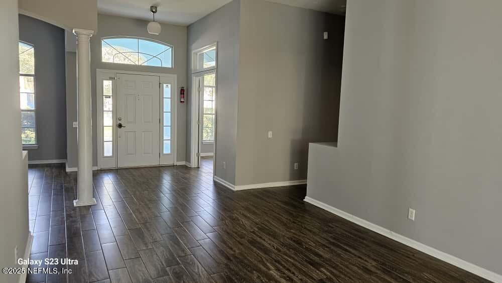 Interior, Pendant Lights, Wood Texture Flooring