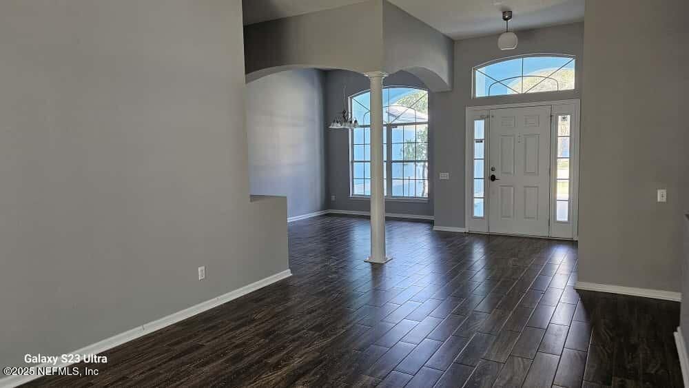 Empty room, Interior, Pendant Lights, Wood Texture Flooring