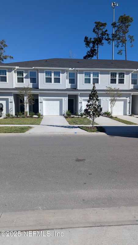 Attached, Exterior, Facade, Rowhouse