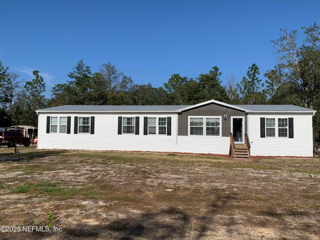 Exterior, Facade, Ranch