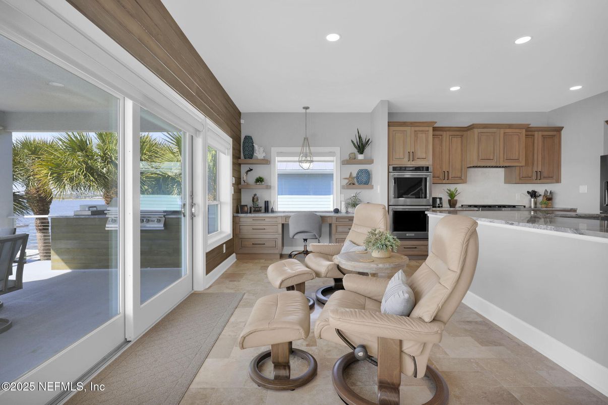 Dining room, Interior, Kitchen, Pendant Lights, Recessed Lighting, Stainless Steel Appliances