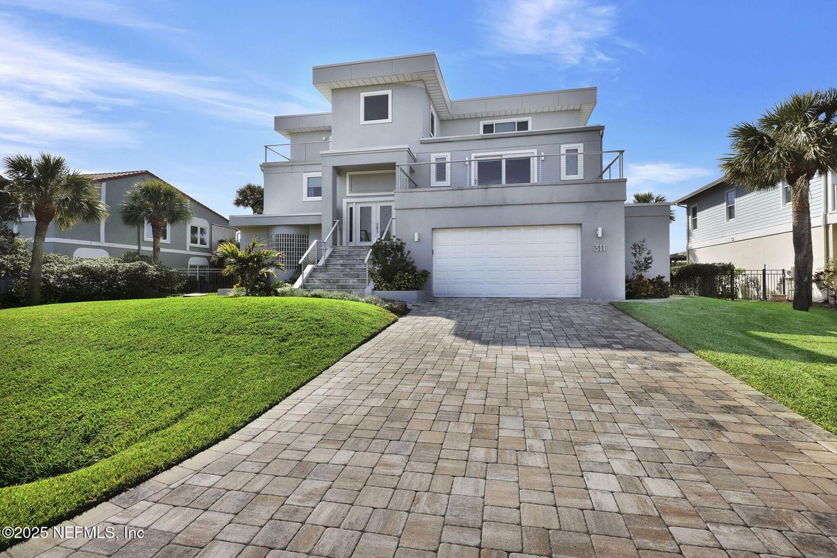 Attached, Exterior, Facade, Modern