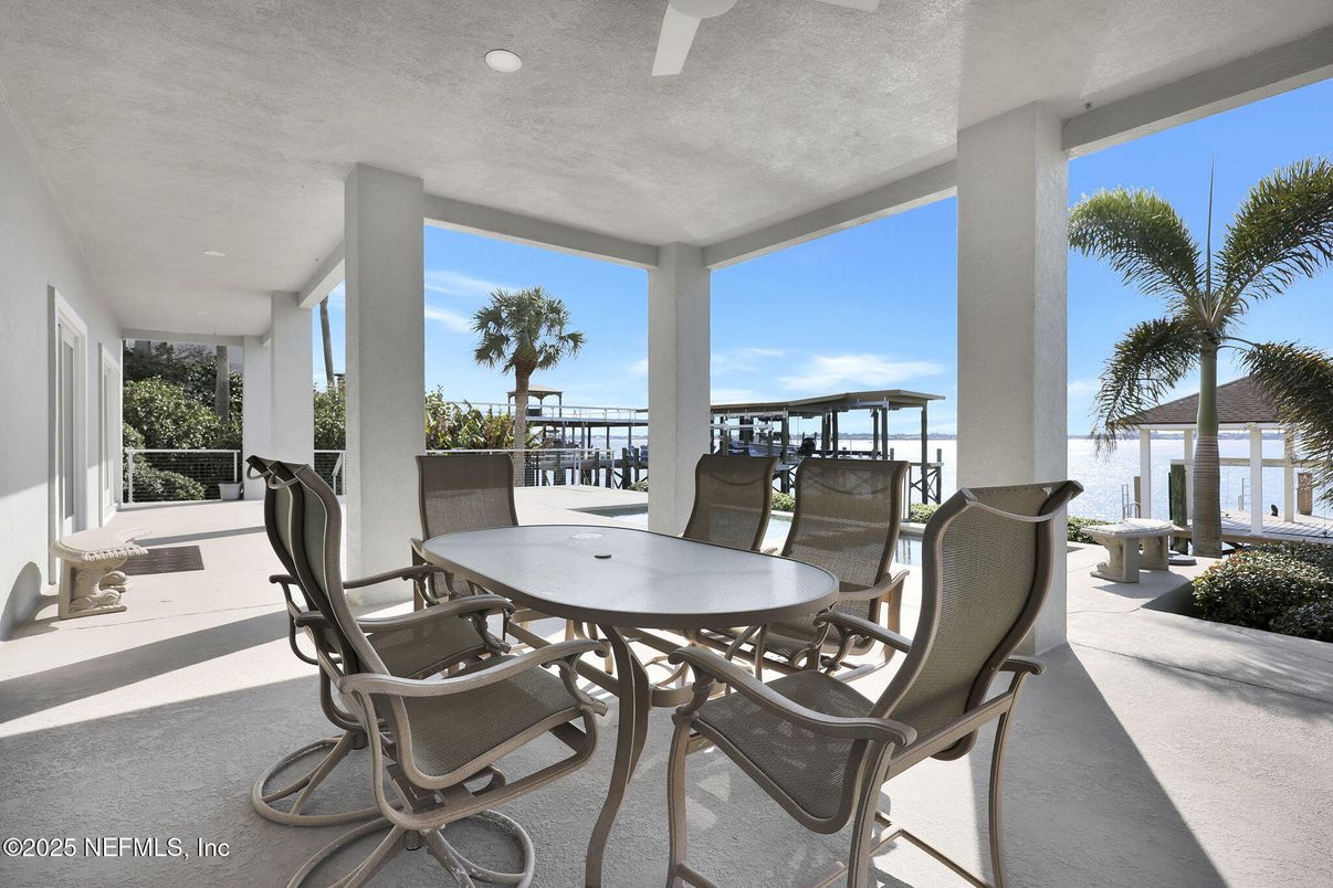 Interior, Sun Room, Water