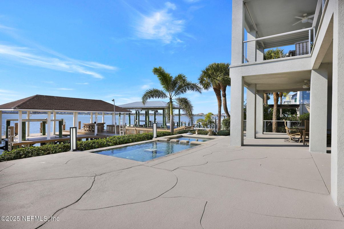 Exterior, Pool, Water