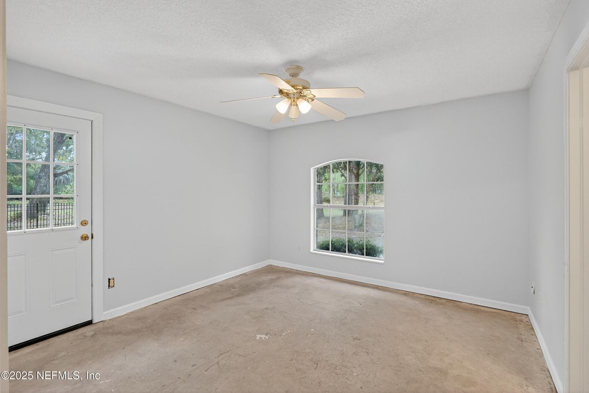 Empty room, Interior