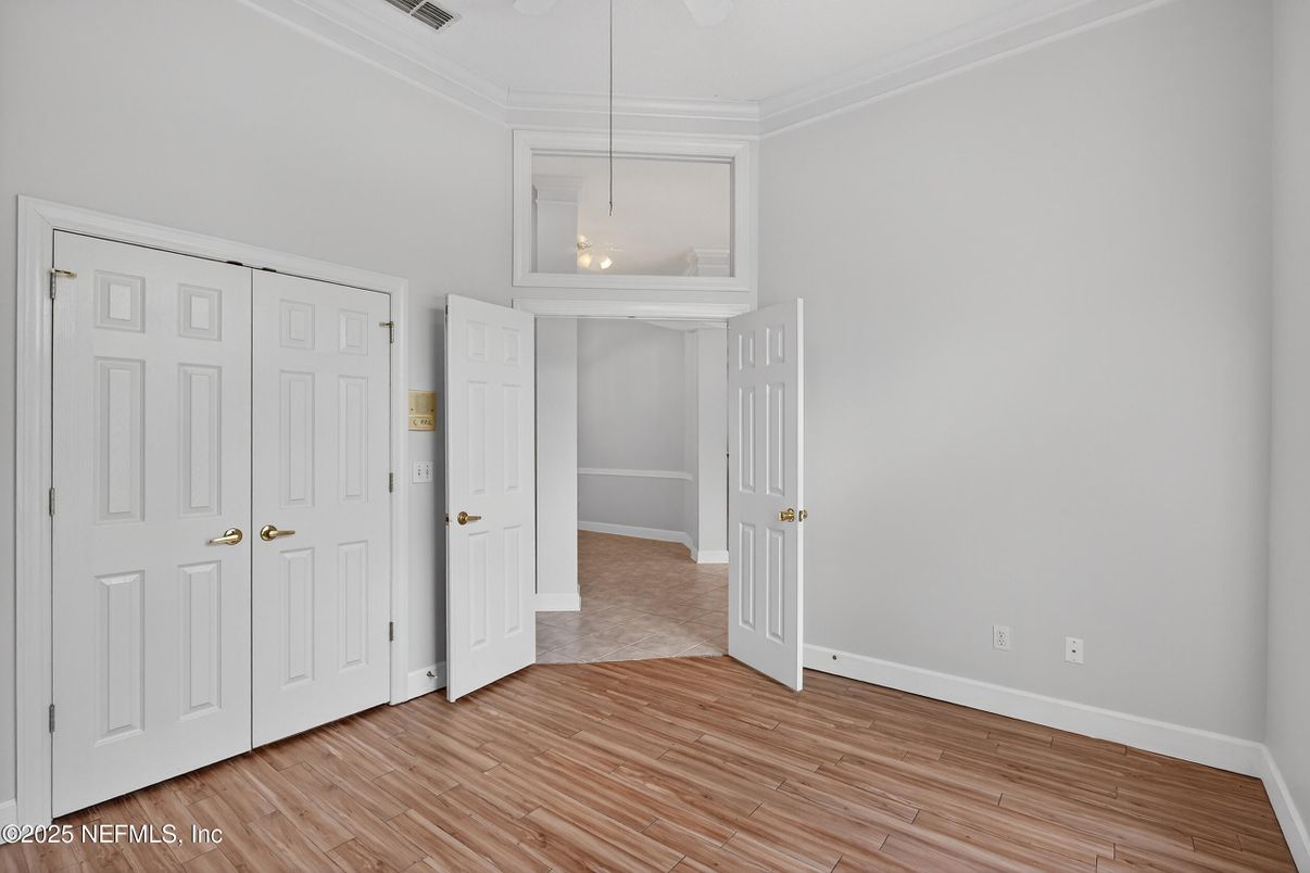 Empty room, Interior, Pendant Lights, Wood Texture Flooring