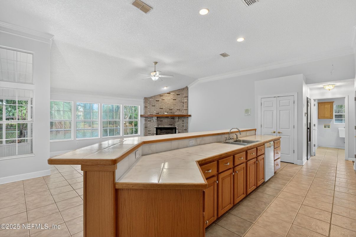 Fireplace, Interior, Kitchen, Recessed Lighting