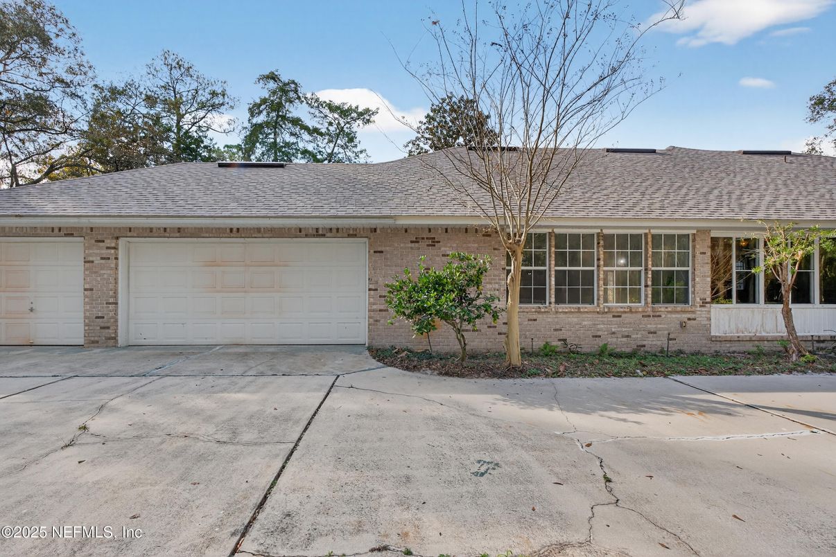 Attached, Exterior, Facade, Brick Facade, Ranch