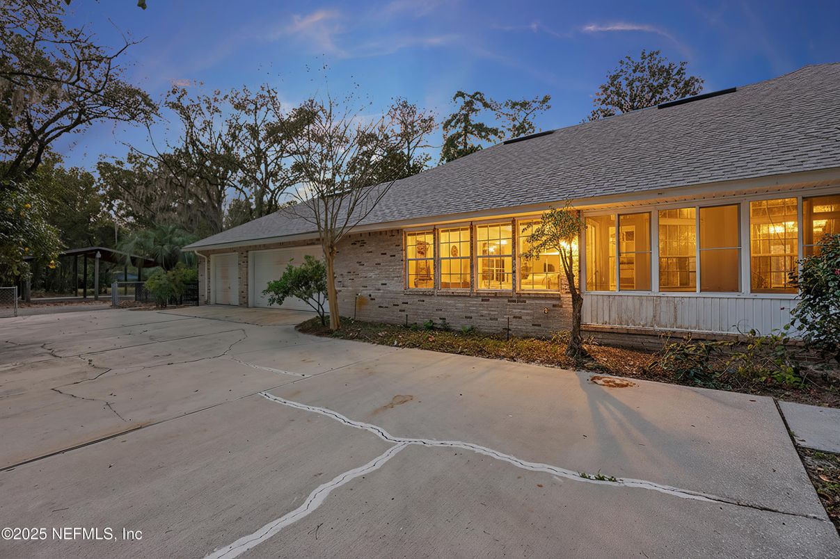 Attached, Exterior, Facade, Brick Facade, Ranch