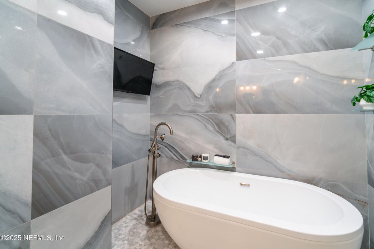 Bathroom, Free Standing Baths, Interior, Marble Walls, Recessed Lighting