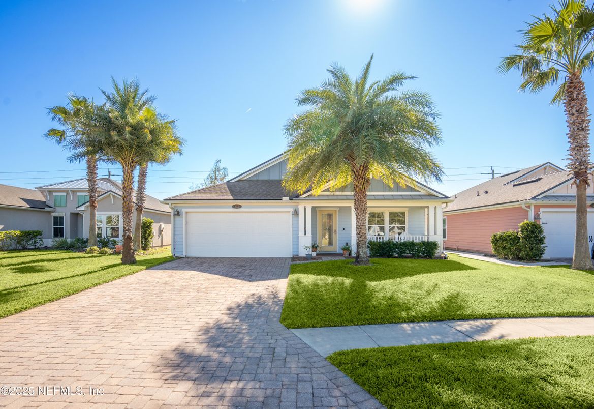 Attached, Exterior, Facade, Ranch