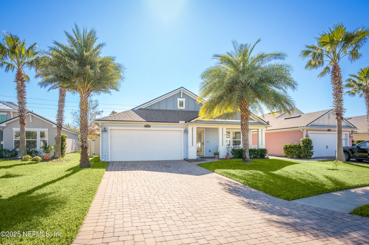 Attached, Exterior, Facade, Ranch