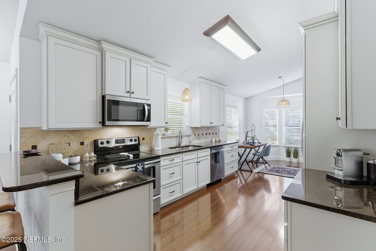 Dining room, Interior, Kitchen, Pendant Lights, Stainless Steel Appliances, Wood Texture Flooring
