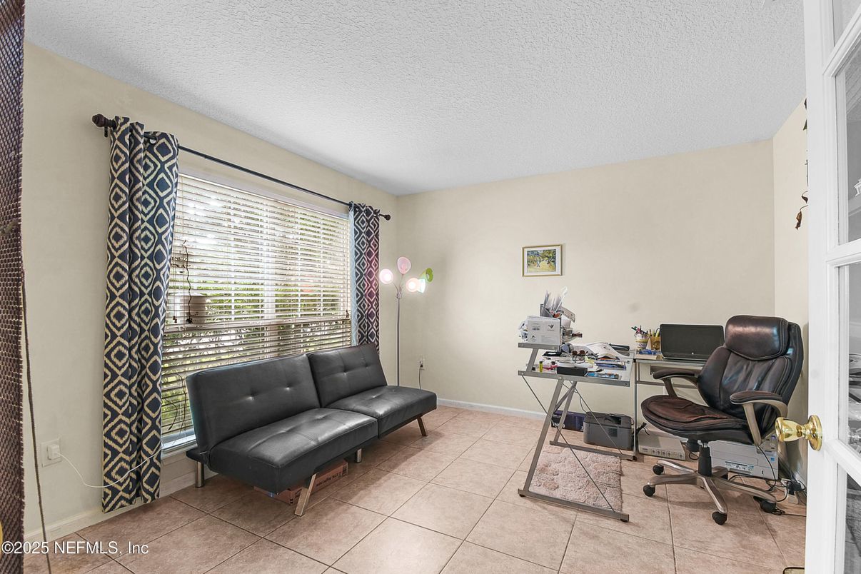 Home Office, Interior