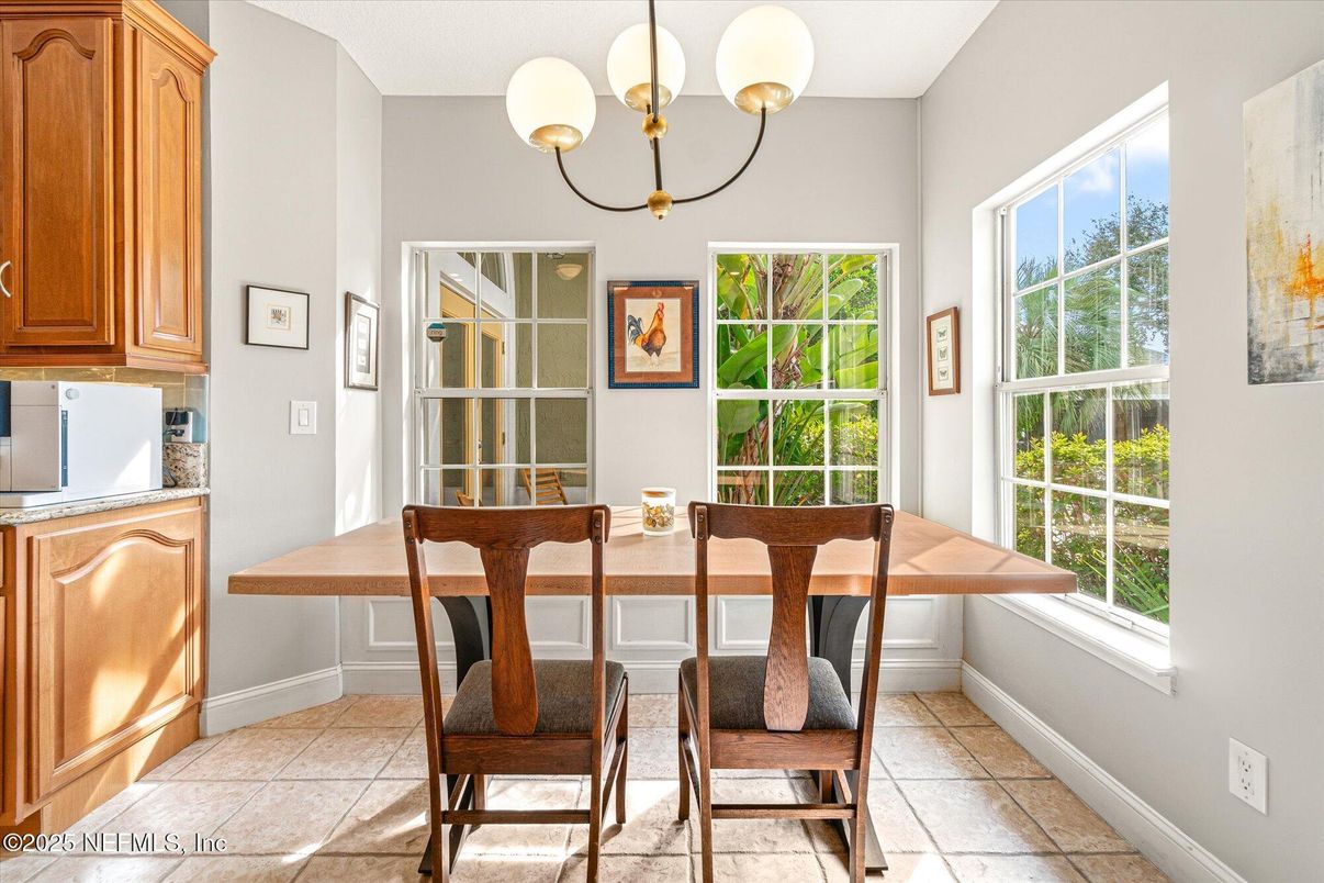 Chandelier, Dining room, Interior