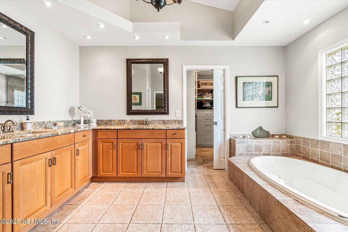Bathroom, Dual Sink Vanities, Interior, Recessed Lighting