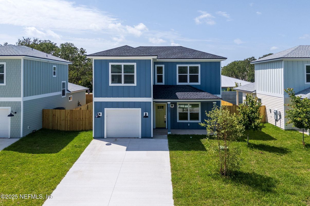 Attached, Exterior, Facade, Raised Ranch