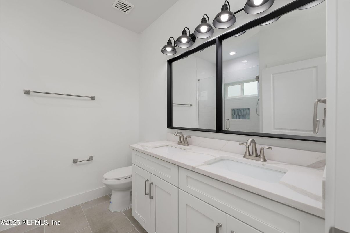 Bathroom, Dual Sink Vanities, Interior, Recessed Lighting