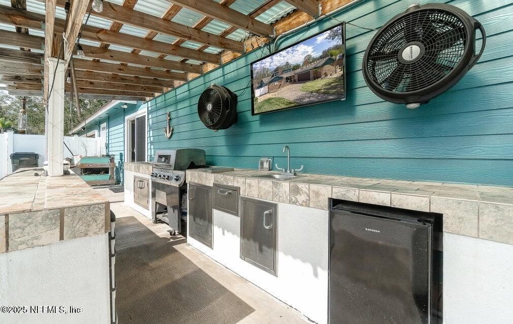 Exterior, Outdoor Kitchen