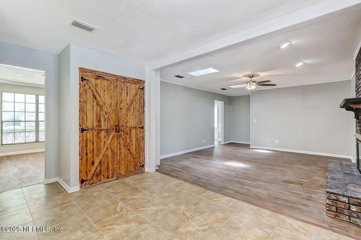 Empty room, Interior, Recessed Lighting, Wood Texture Flooring