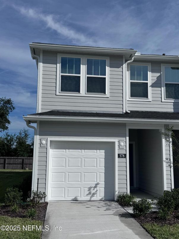 Attached, Exterior, Facade, Modern