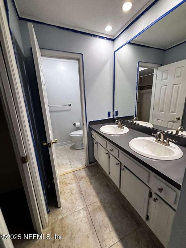 Bathroom, Dual Sink Vanities, Interior, Recessed Lighting