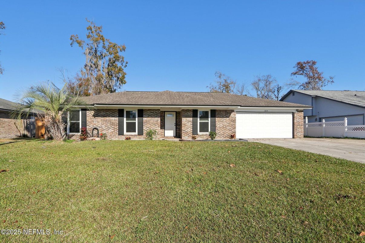 Attached, Backyard, Exterior, Facade, Brick Facade, Ranch