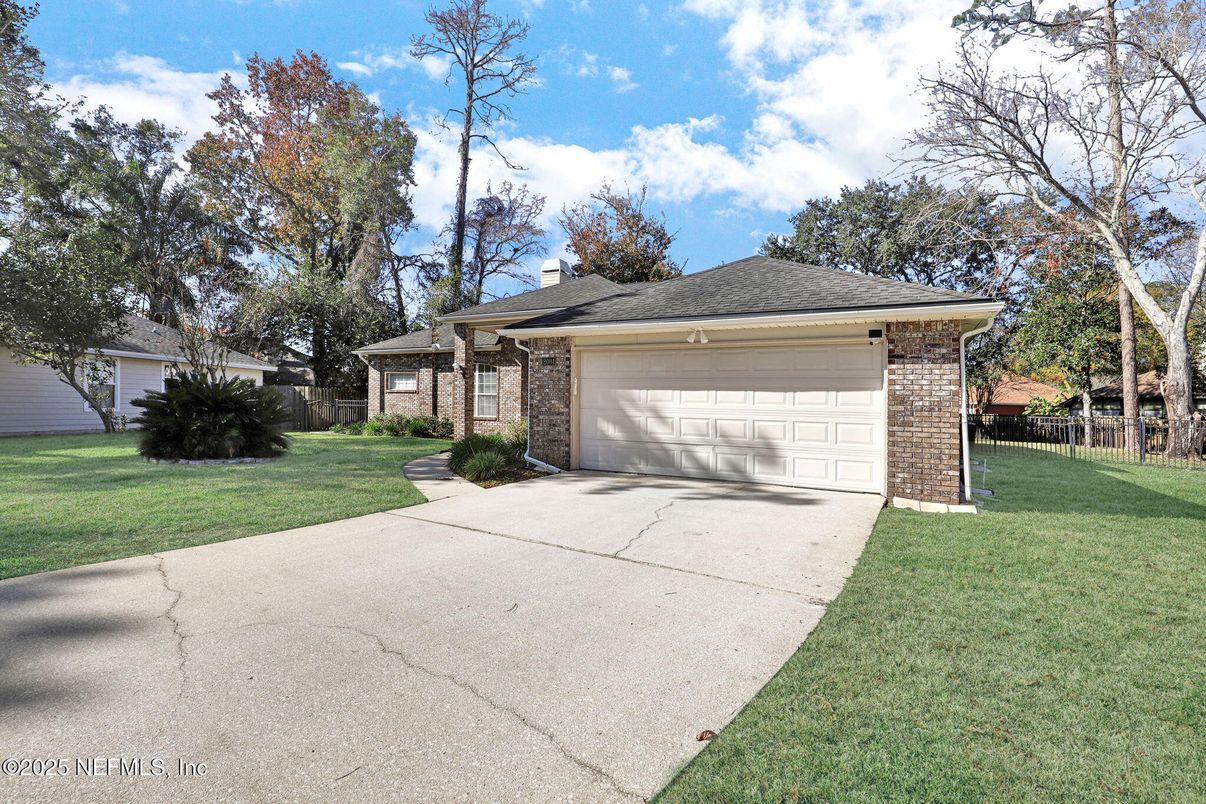 Attached, Exterior, Facade, Brick Facade, Ranch