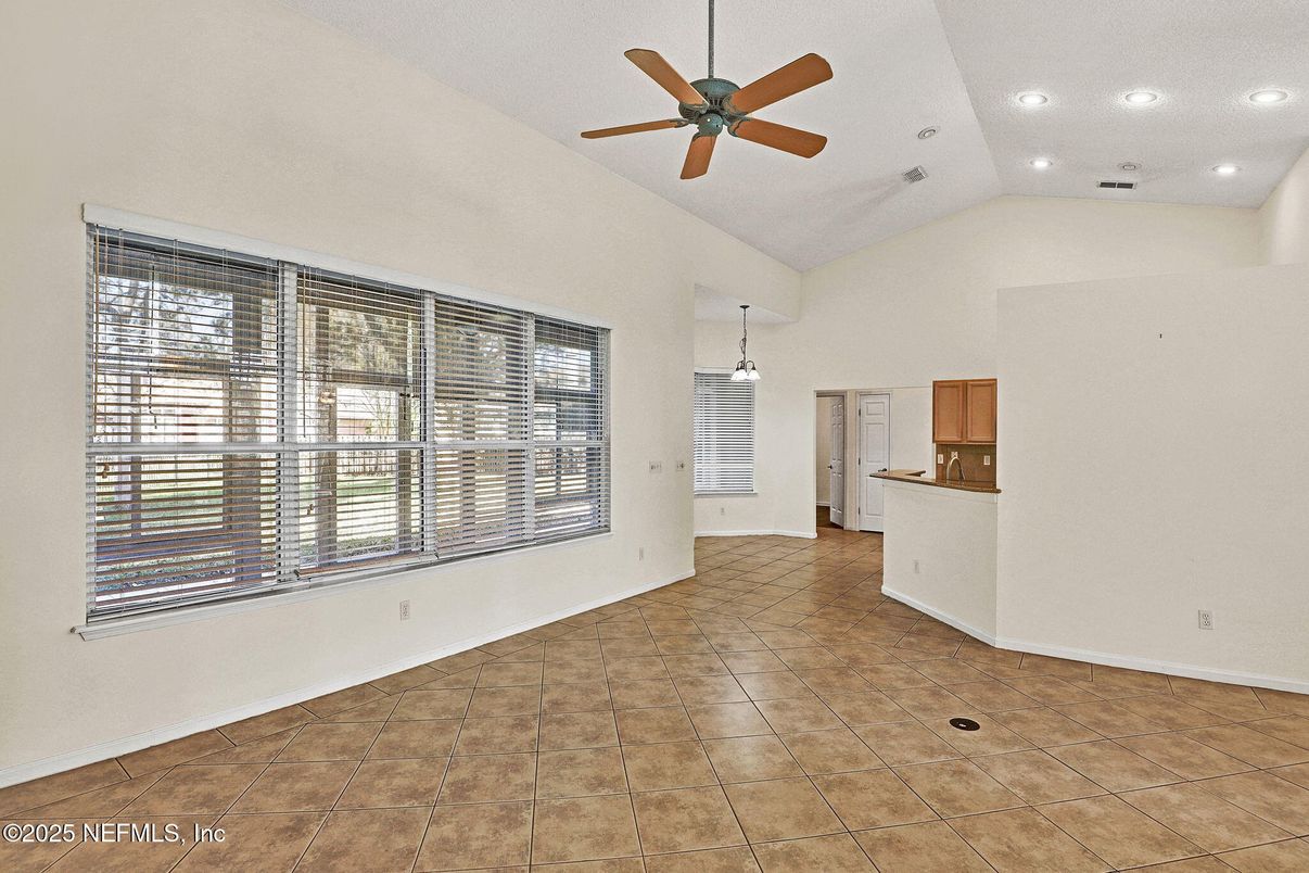 Empty room, Interior, Pendant Lights, Recessed Lighting