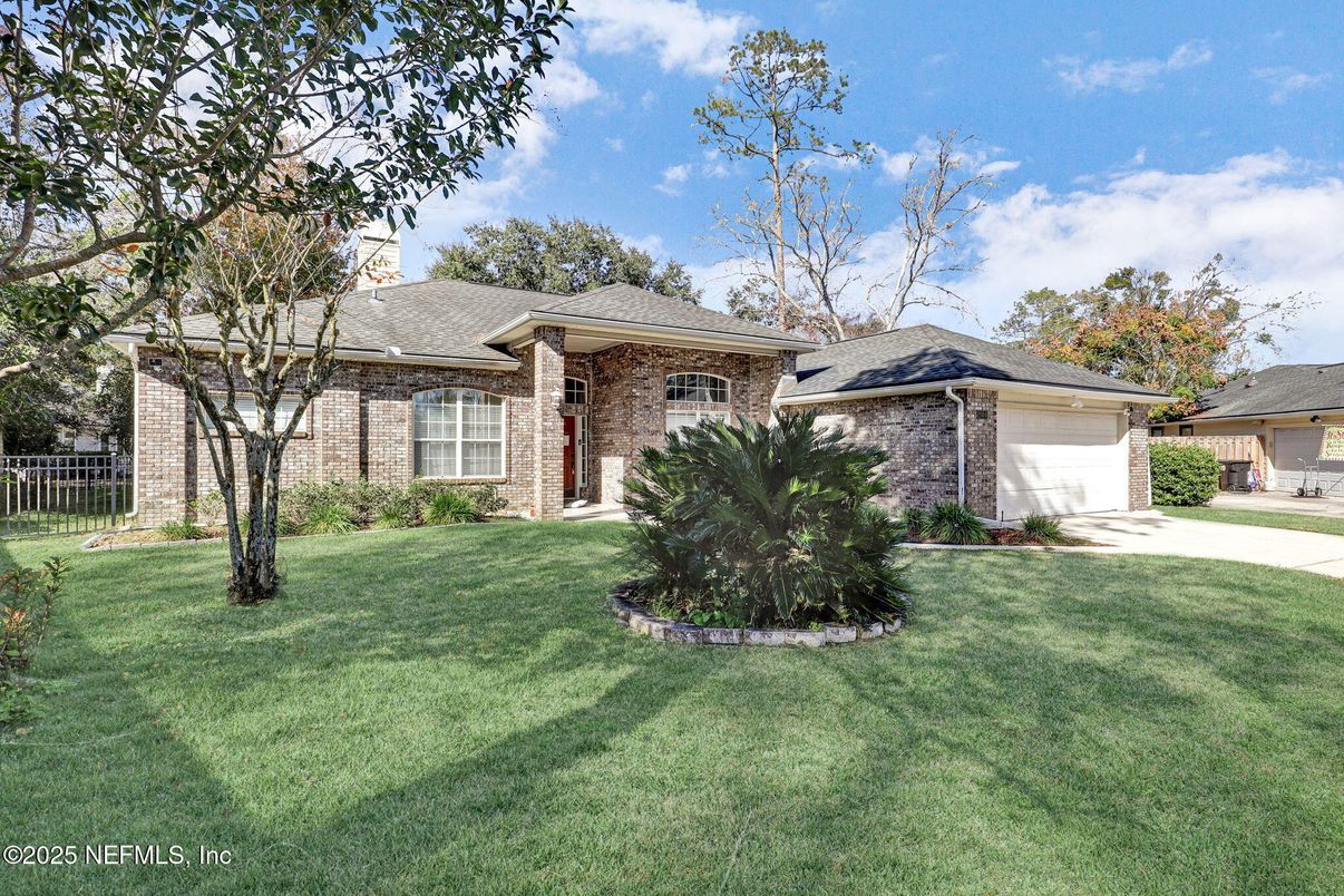 Attached, Backyard, Exterior, Facade, Brick Facade, Ranch