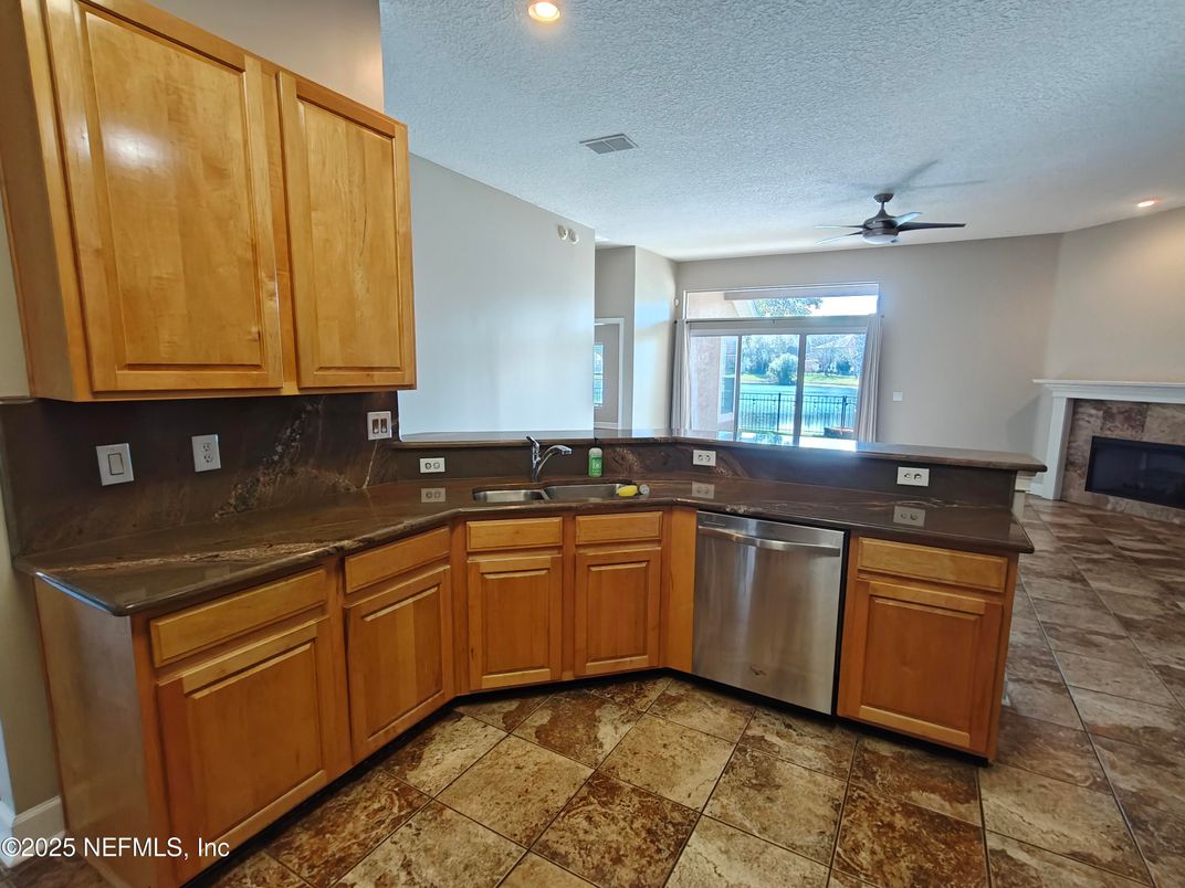 Fireplace, Interior, Kitchen, Recessed Lighting