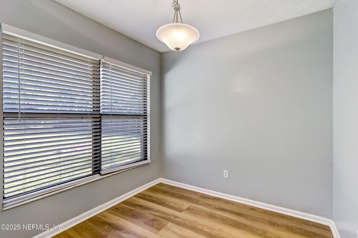 Empty room, Interior, Pendant Lights, Wood Texture Flooring