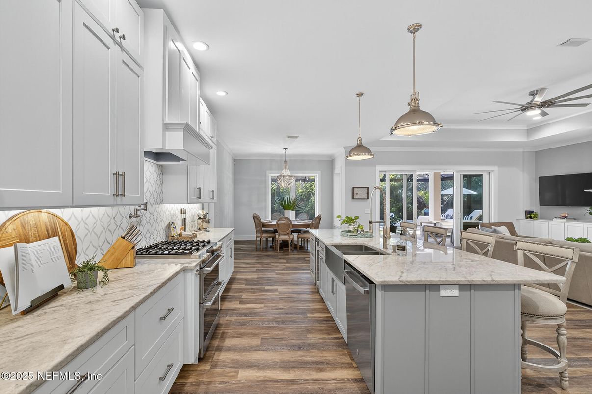 Dining room, Interior, Kitchen, Pendant Lights, Recessed Lighting, Wood Texture Flooring