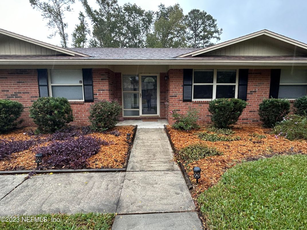 Exterior, Facade, Brick Facade, Ranch
