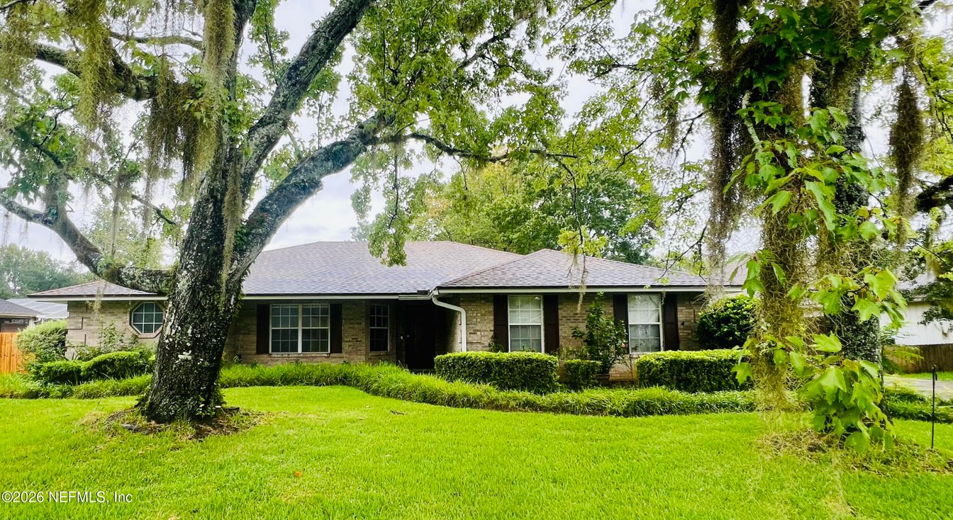 Backyard, Exterior, Facade, Ranch