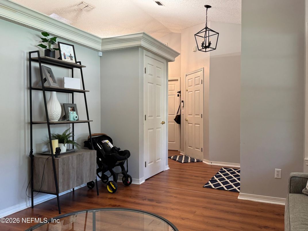 Interior, Pendant Lights, Wood Texture Flooring