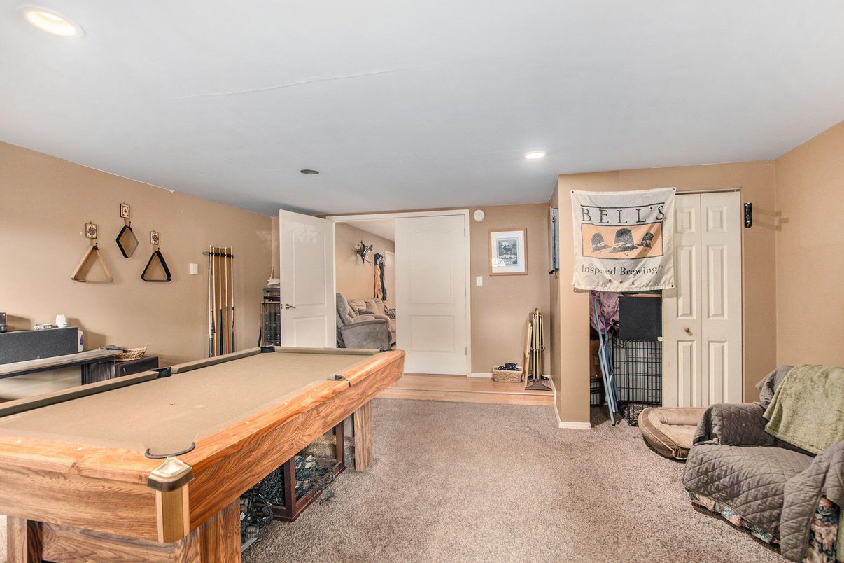 Billiard Table, Game Room, Interior, Recessed Lighting