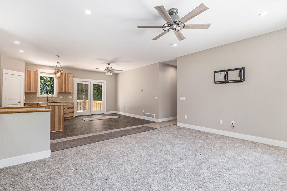 Empty room, Interior, Pendant Lights, Recessed Lighting