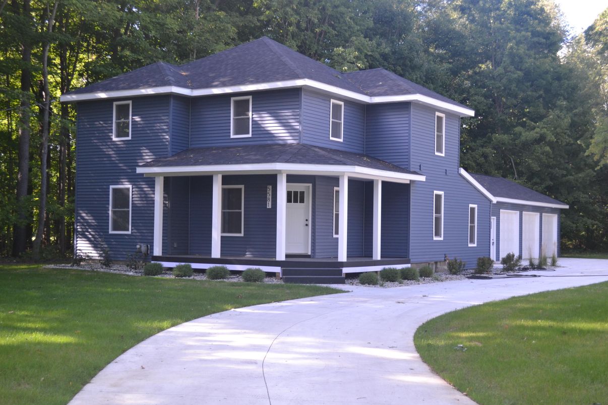 Exterior, Facade, Queen Anne Victorian