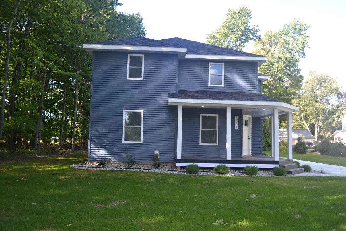 Exterior, Facade, American Foursquare