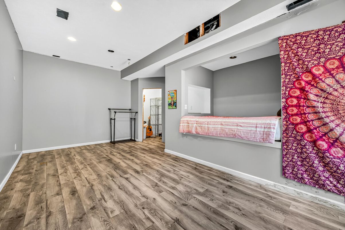 Empty room, Interior, Recessed Lighting, Wood Texture Flooring