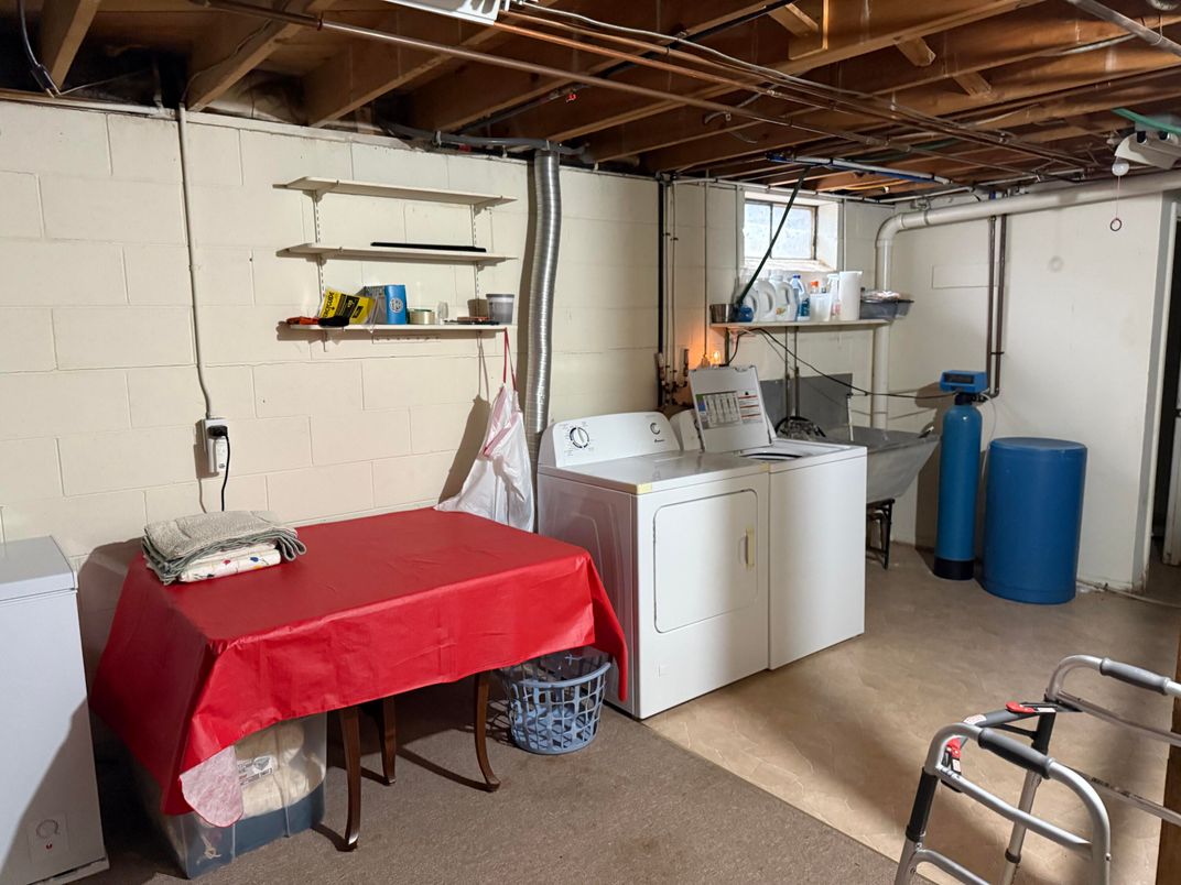 Interior, Washer, Wooden Beams