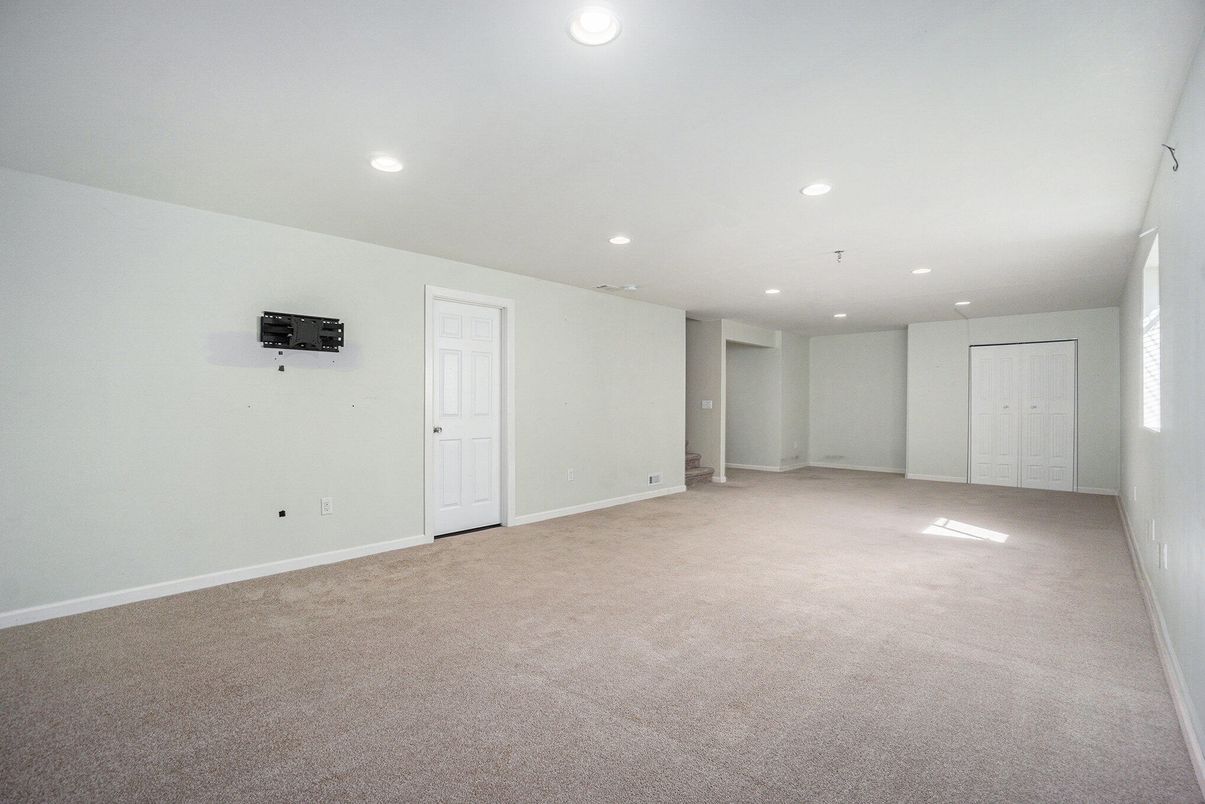 Empty room, Interior, Recessed Lighting
