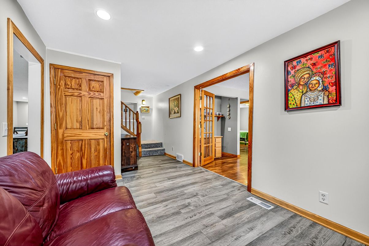 Interior, Recessed Lighting, Wood Texture Flooring