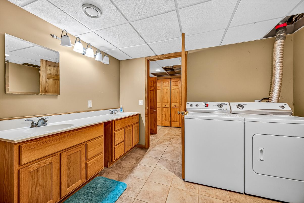 Bathroom, Dual Sink Vanities, Interior, Washer