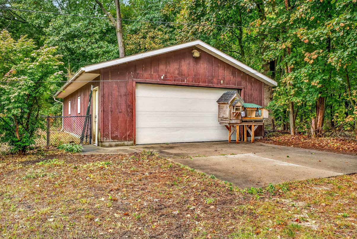 Detached Garage, Exterior