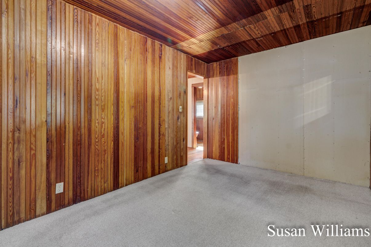Empty room, Interior, Wooden Ceilings, Wooden Walls